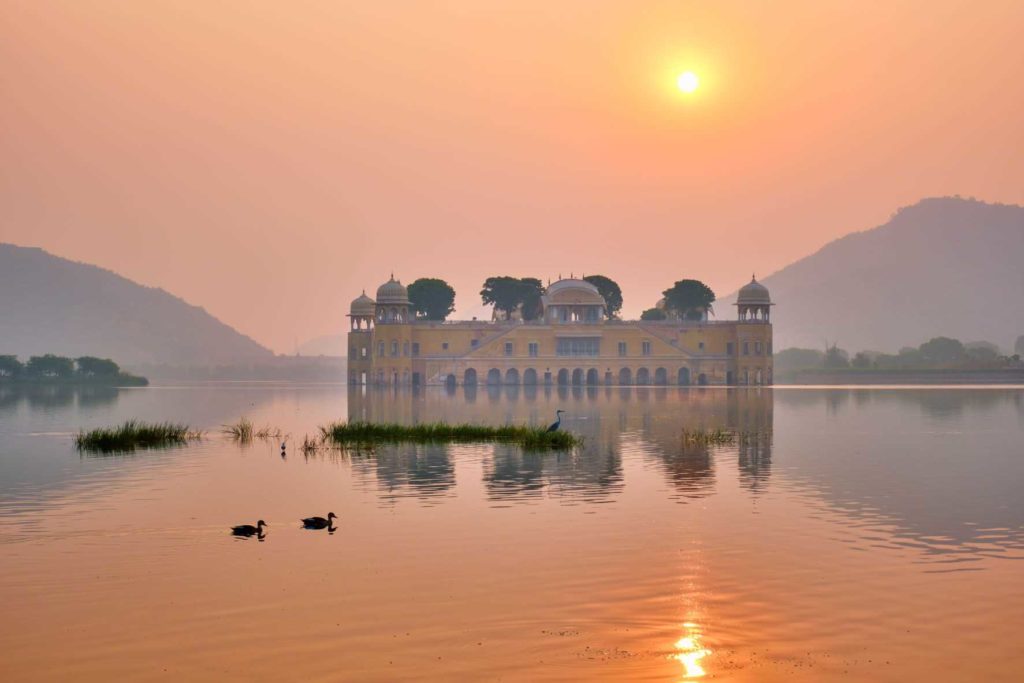 A spectacular water palace in the heart of the Man Sagar lake