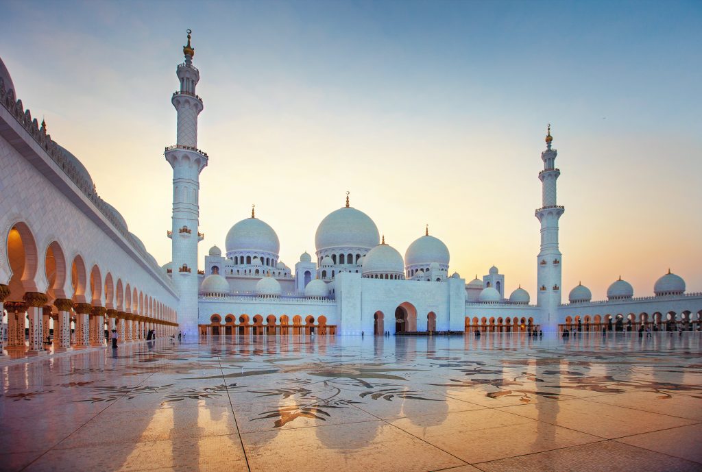 Experience outstanding Islamic architecture at the Sheikh Zayed Mosque