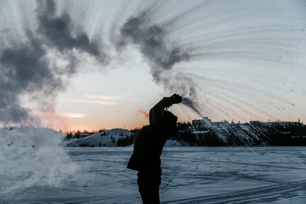 Woman throws water, which freezes immediately, into Finland