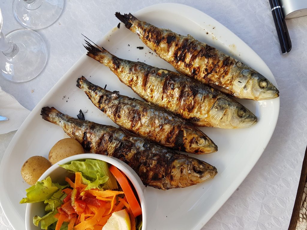 Enjoy grilled fish with a sea view in Portugal