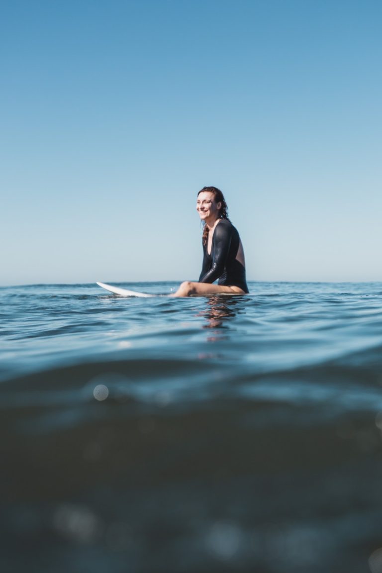 Zana Delihasani surfing