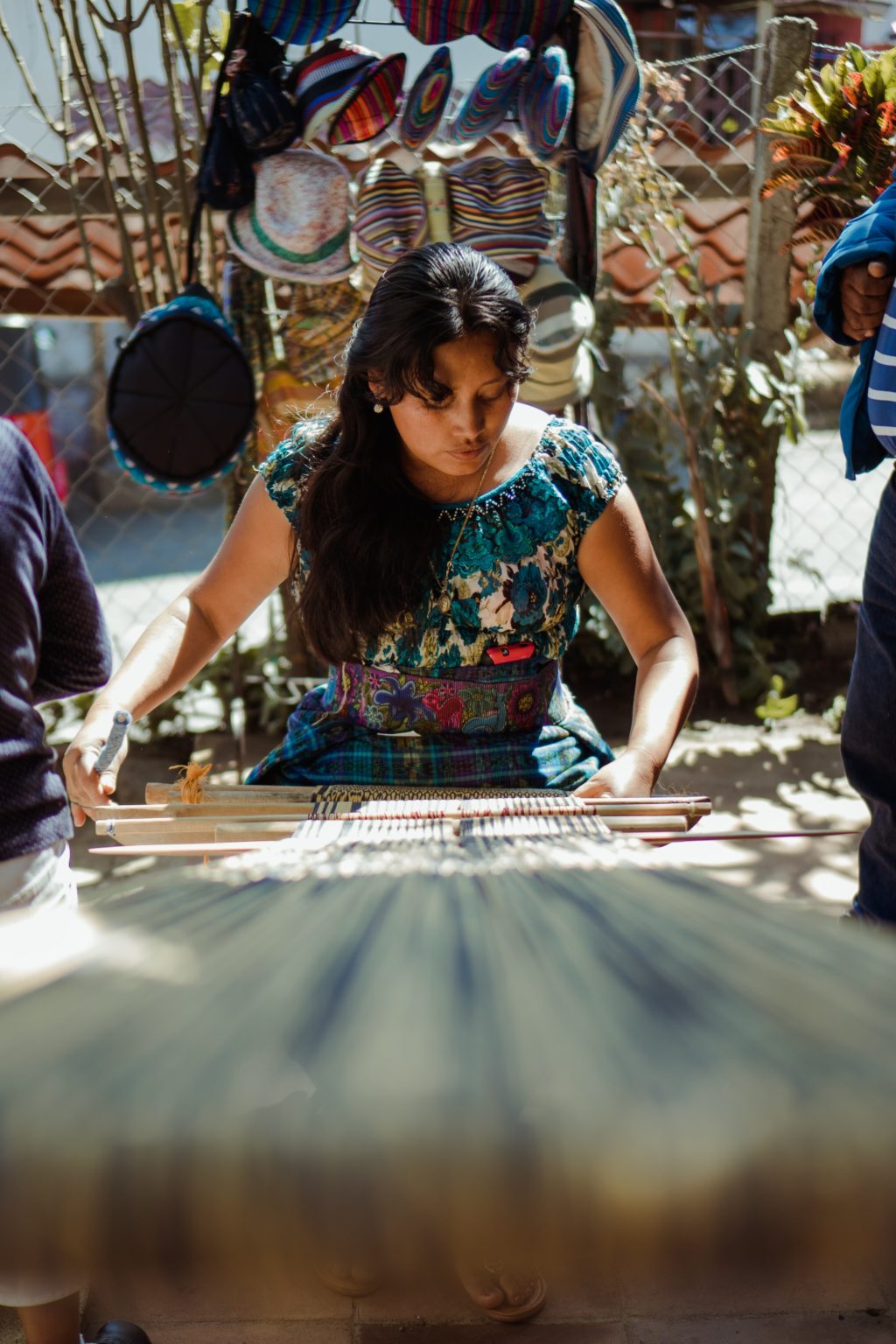 An Indio woman weaving in traditional handloom