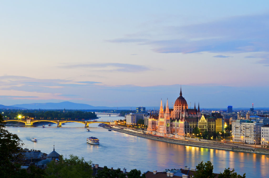 Fall in love with Budapest and enjoy a fantastic evening out on the Danube river