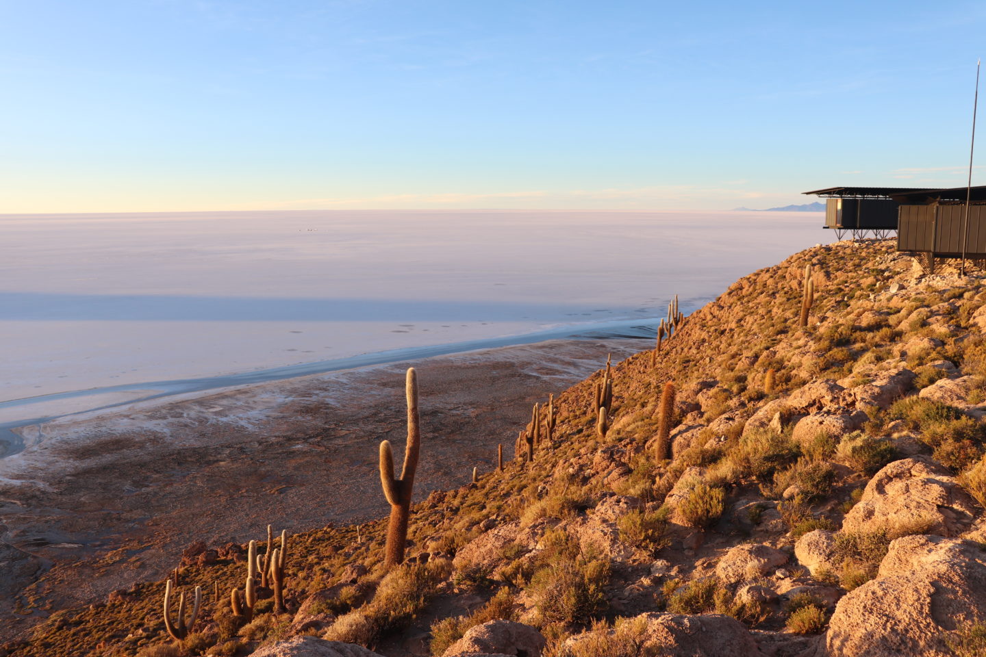 A luxurious lodge perched on a cliff overlooking the vast expanse