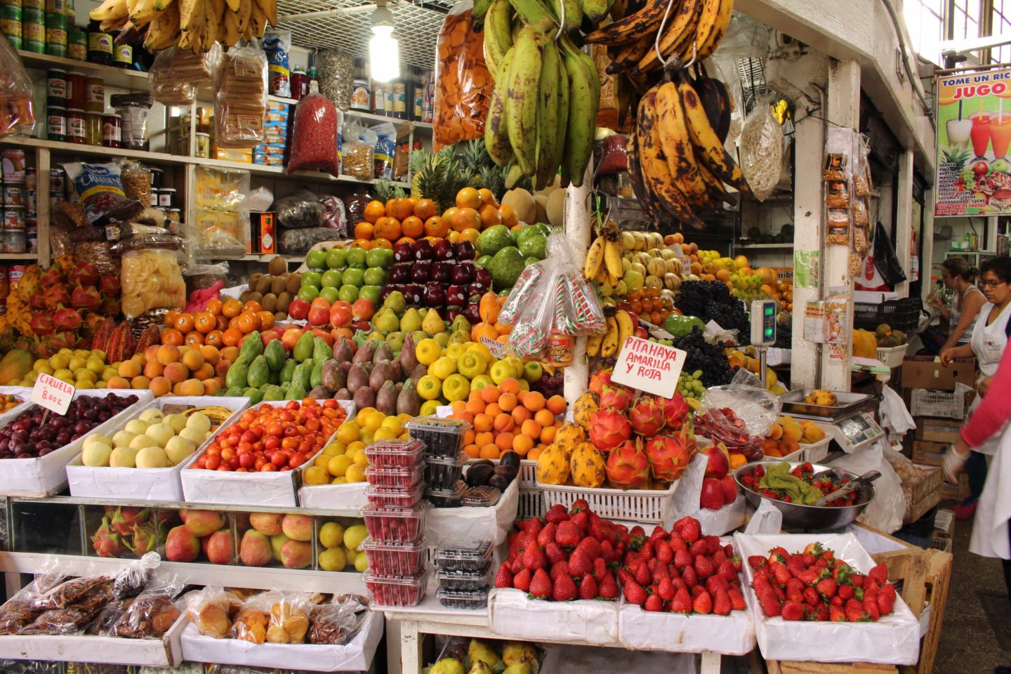 Colorful display of assorted fruits at a Peruvian fruit market stand