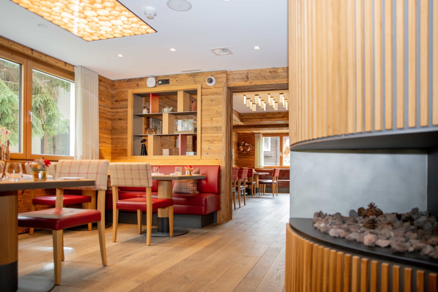 Cozy restaurant with welcoming and stylish ambiance for diners